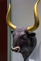 Stone rhyton in the form of a bulls head, Knossos, LM I or II.[65] The gilt-wood horns are modern.