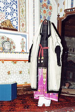 A paranja with a chachvon historically worn by women
