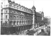 The main entrance building to the old station on Stephenson Street, incorporating Queens Hotel, c. 1920