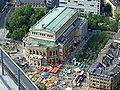 Blick vom Main Tower auf die Alte Oper und den Opernplatz