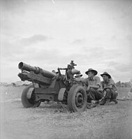 A Short 25-pounder in New Guinea in 1944. This variant, developed in Australia, was a response to the demands of jungle fighting.