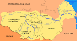 Der Terek-Fluss mündet im Nordost-Kaukasus ins Kaspische Meer. Die Malka ist der nordwestliche Zufluss. Die Sunscha fließt innerhalb des Terek-Bogens.