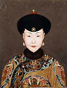 "La concubine" by Jean Denis Attiret, with the subject (purportedly Step Empress) in winter-style (fur-lined) jifu. The hat is called jifuguan (吉服冠)