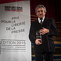Image 41Cumhuriyet's former editor-in-chief Can Dündar receiving the 2015 Reporters Without Borders Prize. Shortly after, he was arrested. (from Freedom of the press)