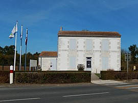 The town hall in Le Mung