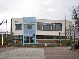 The town hall in Neuville-en-Ferrain