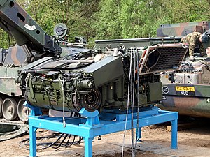 Panzerhaubitze 2000 engine