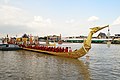 Die Suphannahong-Barke am Wat-Arun-Pier