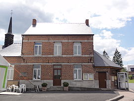 The town hall in Écuélin