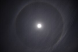22°-Mond-Halo am 23. Oktober 2010, gesehen von Graz, Österreich aus