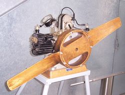 Motor M2B15 im Deutschen Museum – die Abbildung zeigt eine Ausführung mit Propeller für Flugzeuge