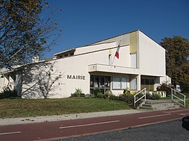 The town hall in Carignan-de-Bordeaux