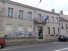 The town hall in Cléry-Saint-André