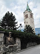 Tower (der Friedhofsturm) and bust from Ludwig Penz