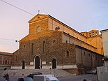 Duomo di San Pietro im Zentrum