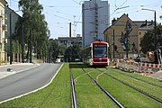 Chemnitz, Reit­bahn­stra­ße; hoch­lie­gen­de Ra­sen­glei­se mit Vig­nol­schie­nen, Ril­len­schie­nen wu­rden nur im Wei­chen­be­reich ver­legt.