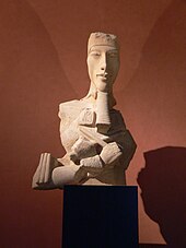 Fragmente von Statuen Echnatons aus Karnak (ausgestellt im Louvre (links) und im Luxor-Museum)