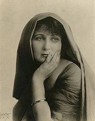 Gretchen Lederer in 1924
