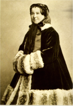 Königin Amalie mit Chinchilla-Muff und -Besatz (1867)