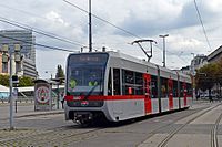 Fahrzeug vom Typ T1 der U6 der U-Bahn Wien auf Überführungsfahrt im Straßenbahnnetz