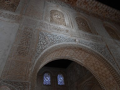 Verzierung eines Bogens in der Alhambra