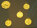 Brakteaten aus Gold aus dem 5./6. Jahrhundert n. Chr.