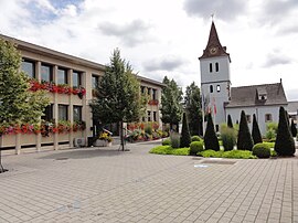 The town hall and chapel in Hœnheim