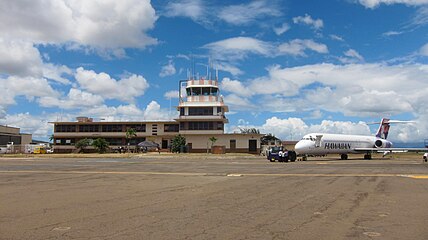 A Hawaiian Airlines 717 at Kalaeloa Airport