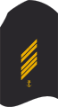 b Ärmel­abzeichen für das dunkelblaue Hemd (hier: Ober­stabsgefreiter 10er Verwendungs­reihen)