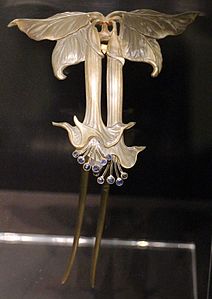 Brooch of horn with enamel, gold and aquamarine by Paul Follot (1904–1909)