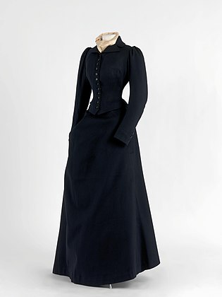 Riding habit with a closed skirt with stitched-in knee, c. 1885–1895