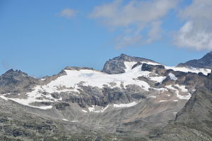 Das Daberkees im Sommer 2015 gesehen von Osten. Darüber Großer Landeggkopf, Amertaler Höhe und Sillingkopf, dahinter Stubacher Sonnblick und Prägratkees (von links nach rechts)