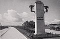 Monument am Kilometer 0,0, dem Beginn der ehemaligen Reichsautobahn München–Salzburg bei Ramersdorf, archiviert im Ida-Seele-Archiv