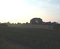Landschaft beim Hünengrab „Kluesbarg“ in Aukrug-Homfeld
