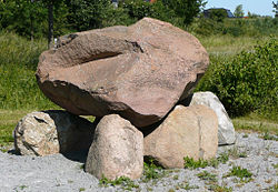 Das rekonstruierte Großsteingrab in Nordsteimke