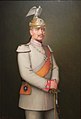 Wilhelm II. als Regimentschef in weißer Paradeuniform; Gemälde von Adolf Hering (1900)