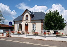 The town hall in Batilly-en-Puisaye