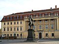 Das Fürstenhaus mit Reiterstandbild Carl Augusts, Hauptgebäude der Hochschule