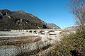 Straßenbrücke über den Tagliamento zwischen dem Dorf Braulins und Gemona del Friuli
