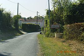 The road into Annezay