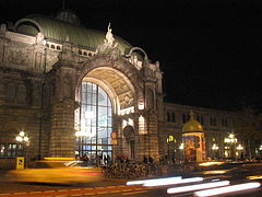 Middle section of Nuremberg Hauptbahnhof at night