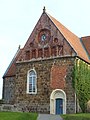 St.-Matthäus, Roden­kirchen, frie­sisches Stadland, vor 1250, Ochsen­auge im dünn­wandigen Giebeldreieck