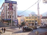 Zentrumsplatz (Meydanı) mit der Hauptmoschee Halitpaşa Camii von 1991