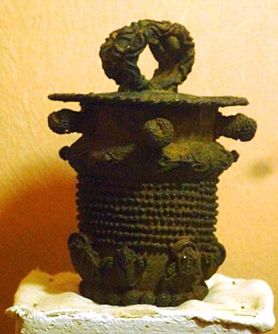 Bronze ceremonial pot; 9th century; Nigerian National Museum (Lagos)