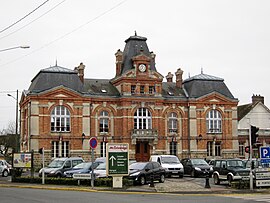 The town hall in Mormant