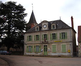 The town hall in Raveau