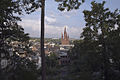 Blick vom Grabmal auf die Marktkirche in Wiesbaden
