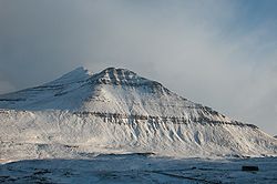 Slættaratindur, höchster Berg der Färöer (880 m), im Januar