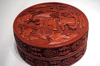 The treasure box of the picture of picking red and releasing crane in Qianlong period of Qing Dynasty