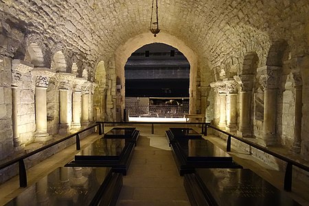 The archeological crypt (8th century) rebuilt by Suger (12th c.), now contains the simple black marble tombs of Louis XVI and Marie-Antoinette